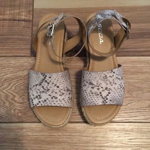 Soda Espadrille SnakeSkin Wedge Sandal Strappy 8.5
